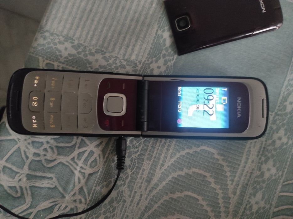 Nokia 2720a-2 usado