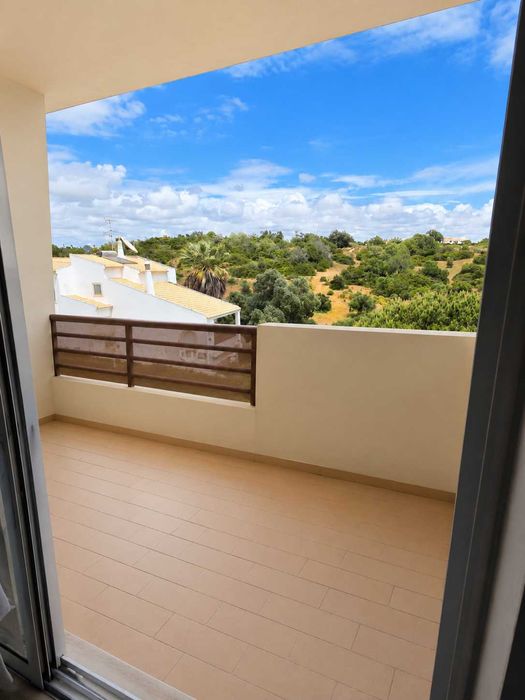 T2 no centro de Albufeira com piscina, garagem e arrecadação