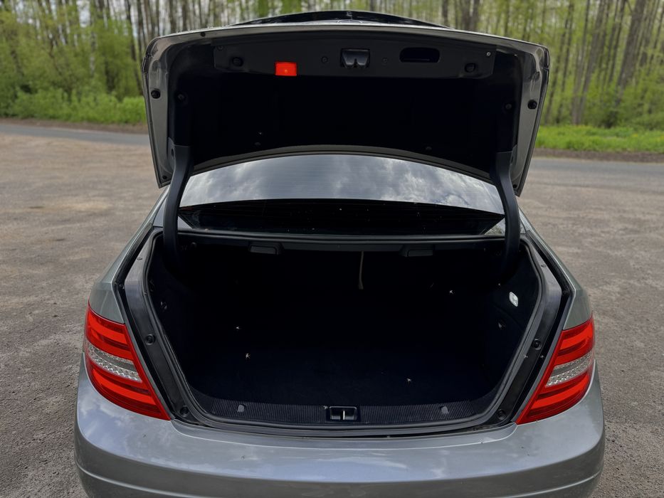 Mercedes-Benz W204 C300 2012 в чудовому стані