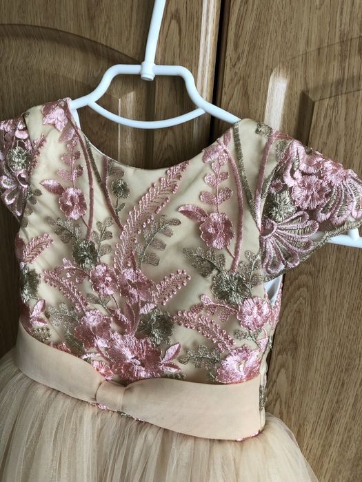 Сукня бежева з вишивкою, 116-128, нарядна, для дівчинки , святкова