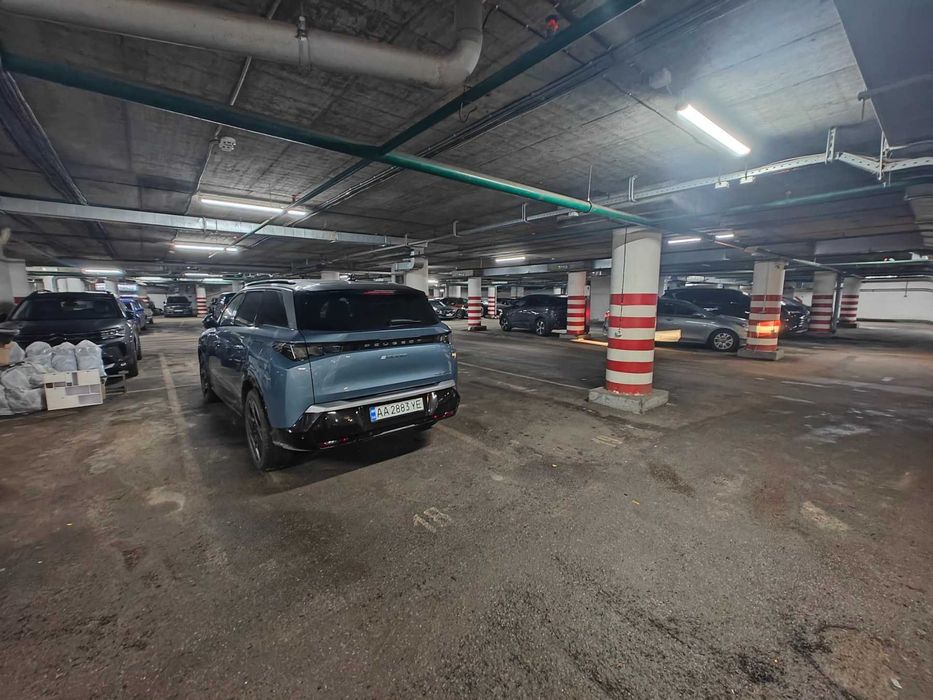 Паркомісце з зарядкою в ЖК Сонячна Брама, Здановської 73-Е, Ломоносова, Лікоград