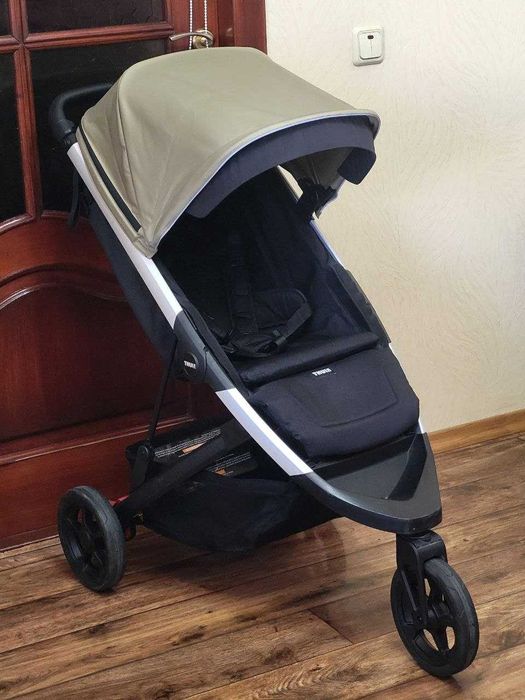 Прогулянкова коляска Thule Spring Aluminium, гарний стан