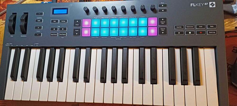 FlKey37 MIDI Keyboard + flight case64284664912386120