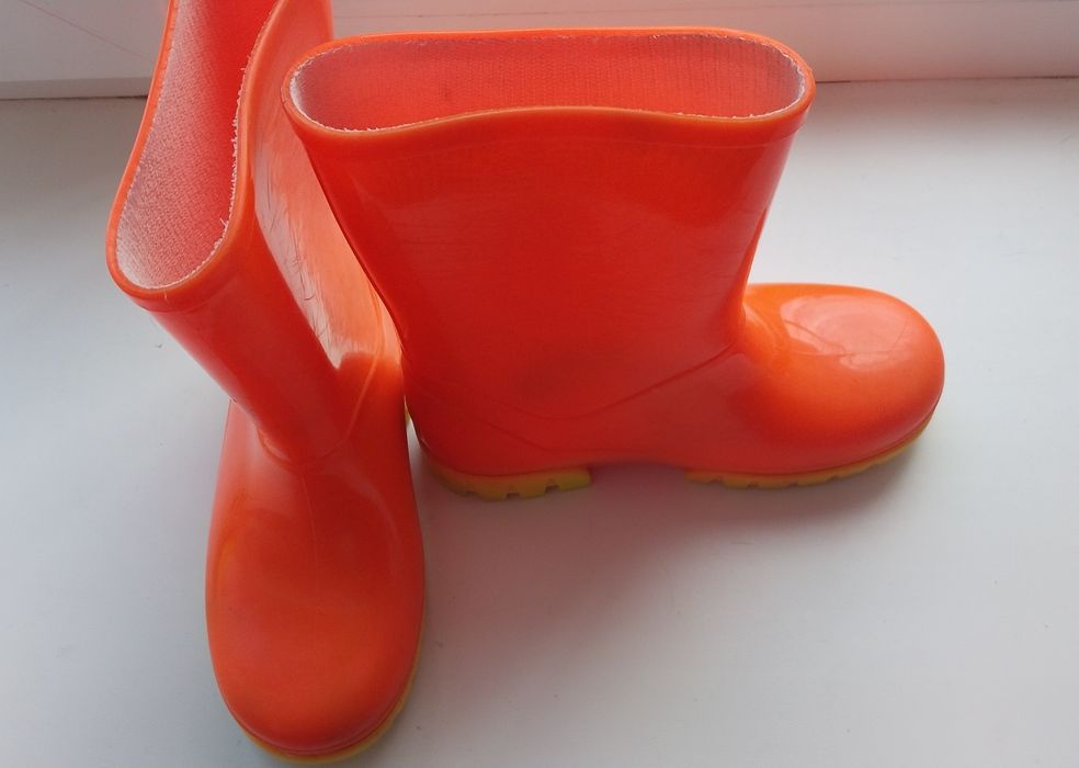 Продам гумові чобітки 26 розміру фірми  demar