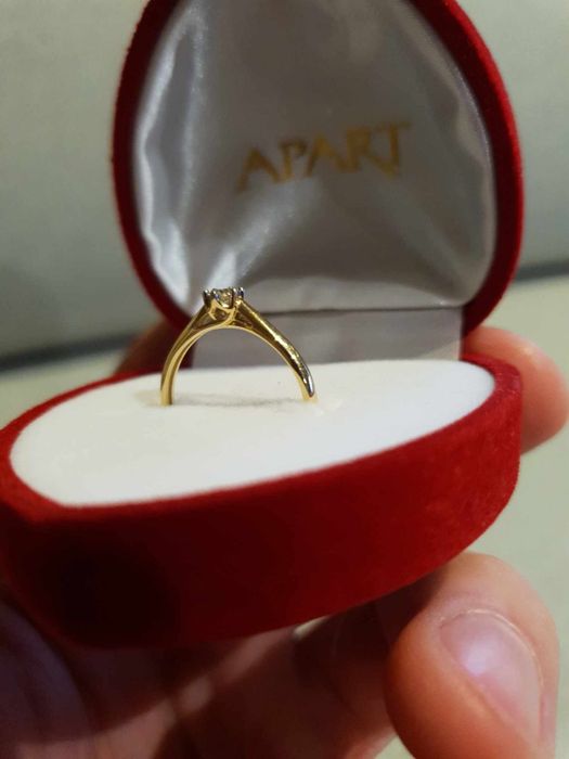 Pierścionek zaręczynowy z diamentem rozmiar 16