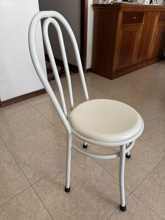 Cadeira branca metalica para mesa de cozinha