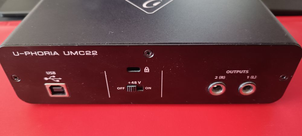 Behringer u-phoria umc-22