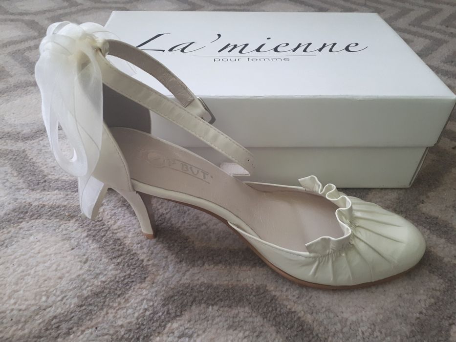 Nowe ślubne buty ze skóry na obcasie roz 40