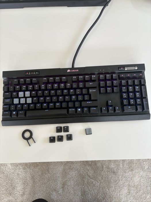teclado corsair 100%