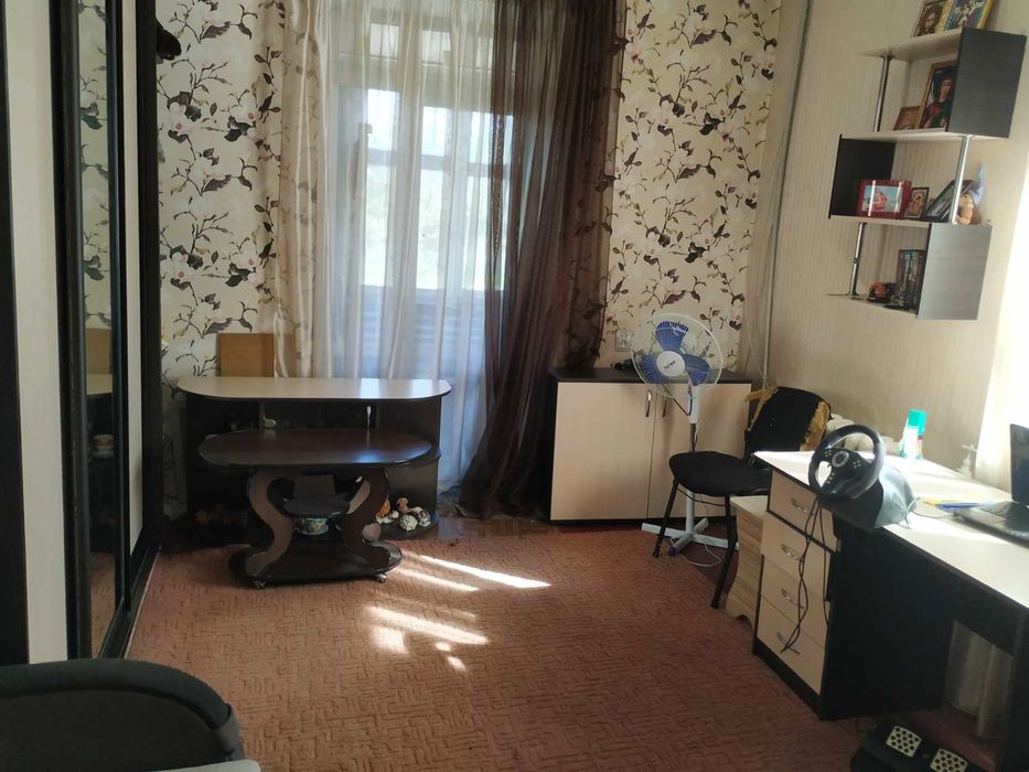 Продам простору кімнату 20 м2 на Основі (пр. Гагаріна)