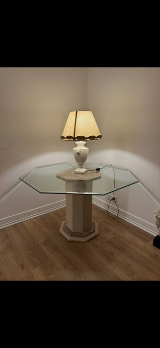 Mesa de mármore e vidro