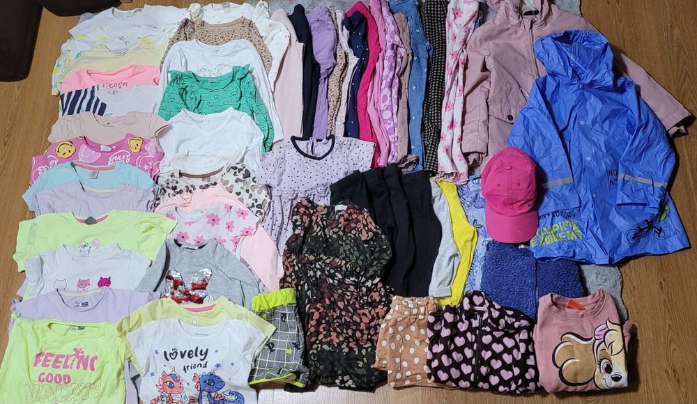 Zestaw ubranek dla dziewczynek w wieku 4-6 lat