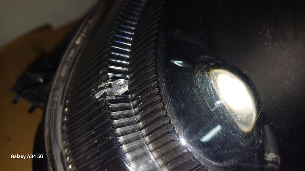 Lampa prawa chrysler 300 C  ring