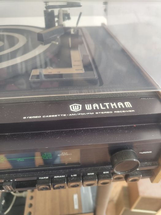 Aparelhagem Vintage Waltham STM 45 (Gira-Discos, Rádio e Cassete) + Colunas