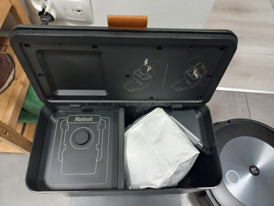 iRobot Roomba j7+ z gwarancją do 13.08.2027