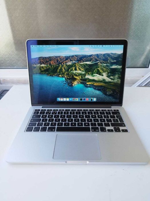 Macbook Pro Retina 13 2015 Intel i5 2.7Ghz + Magic Mouse + Apple Keyb.
