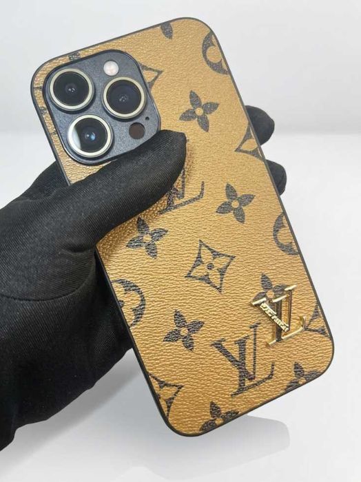 Преміум чохол LV з захистом лінз камери на iPhone
