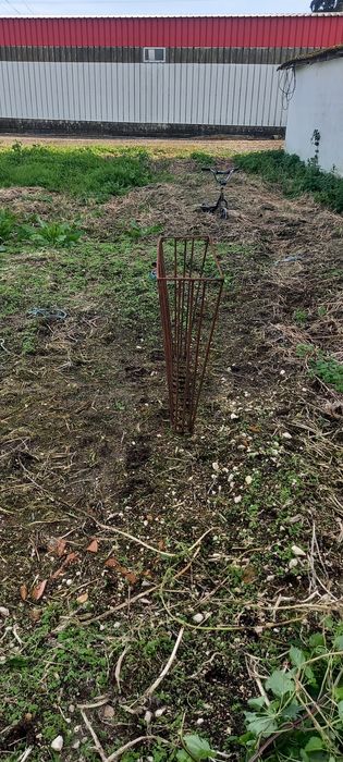 Manjedoura para cabras e ovelhas.