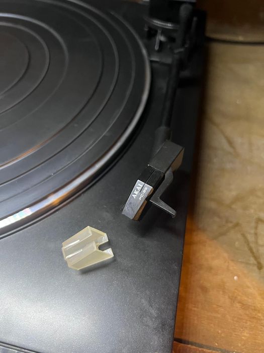 Giradiscos Akai AP-M512