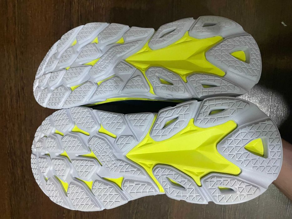 Кросівки Hoka Clifton Edge.     Р 40 2/3    25.5см