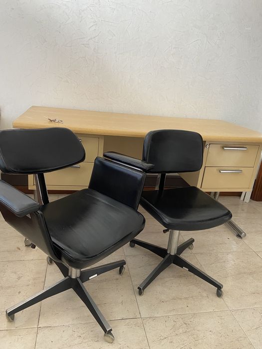 Cadeira giratoria Daciano da Costa