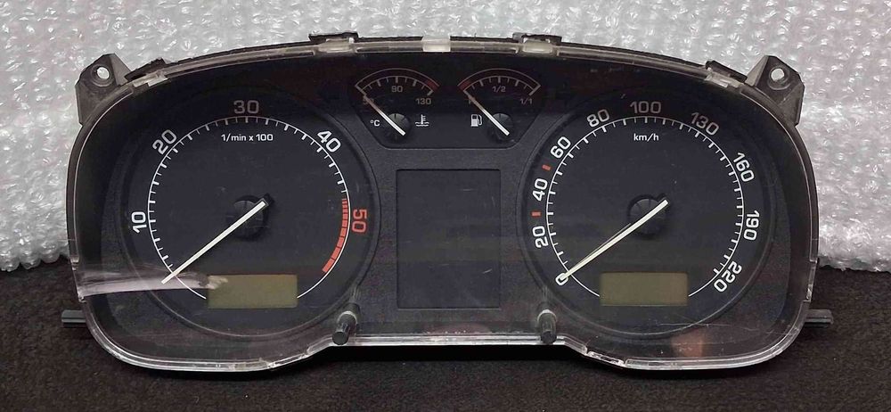 Quadrante / Painel de Instrumentos 1U0920810F - SKODA OCTAVIA I