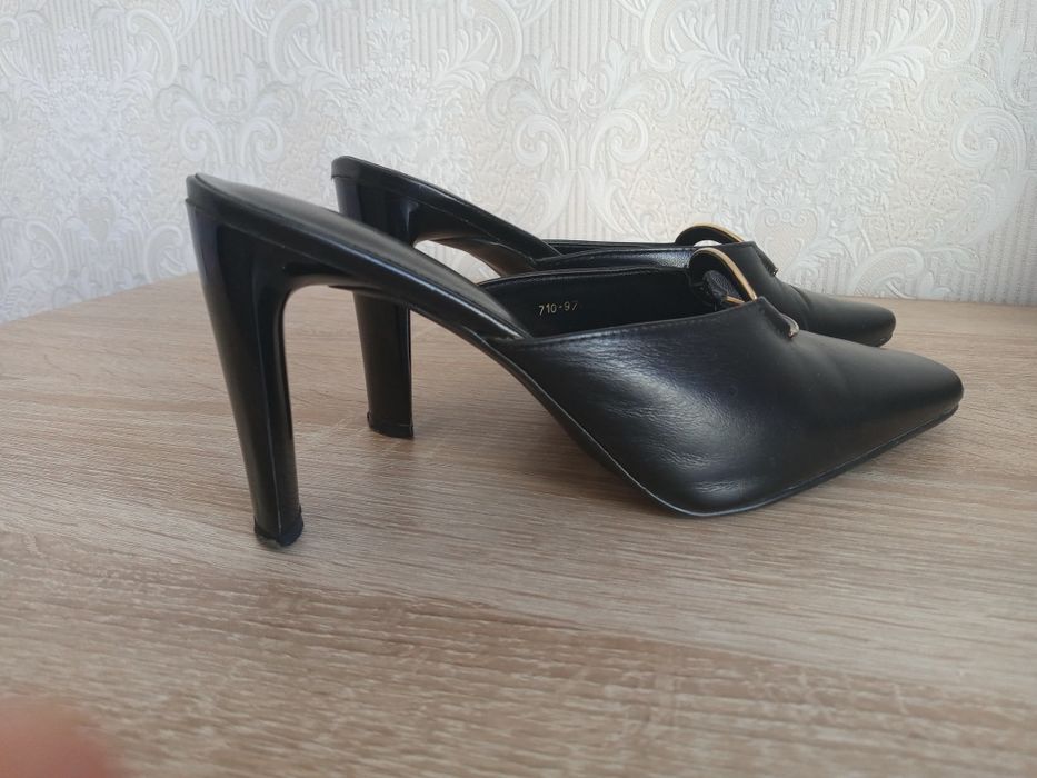 Продам босоножки-сабо