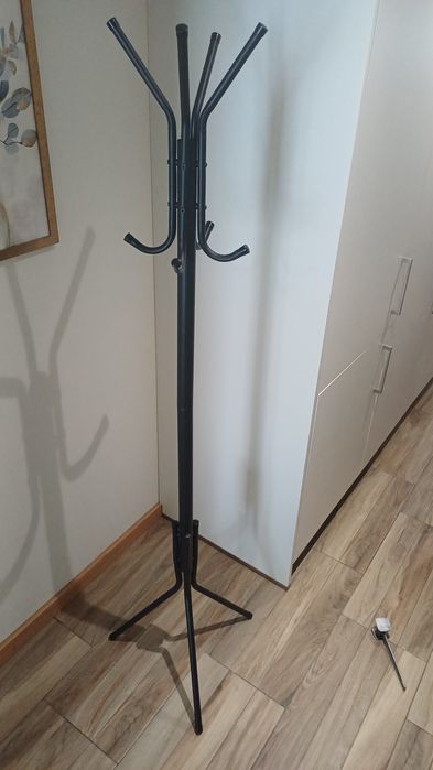 Cabide metálico de pé para casacos e roupa, preto, 49,5 x 49,5 x 169 cm (C x L x A)