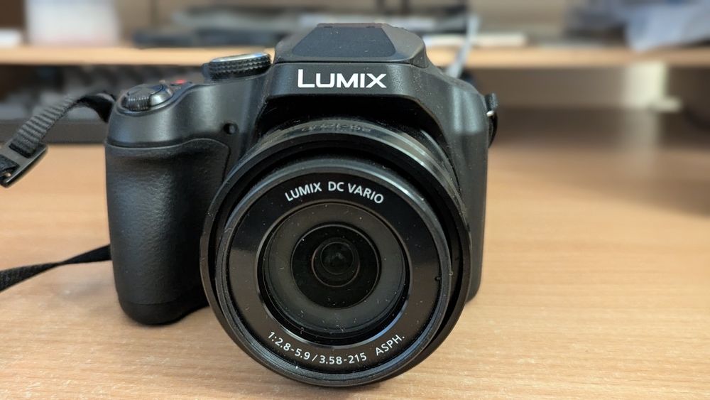 Câmara Panasonic DC FZ82