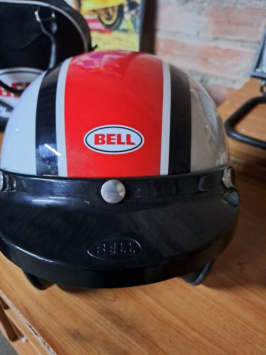 Capacete marca BELL 80° aniversário
