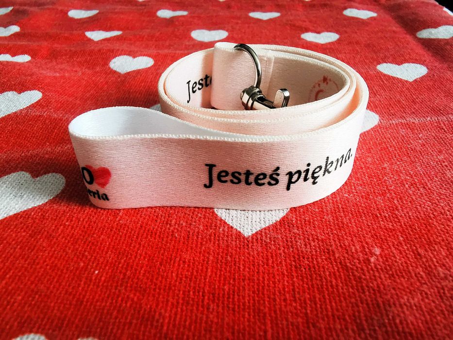 Piesek-brelok ze smyczą