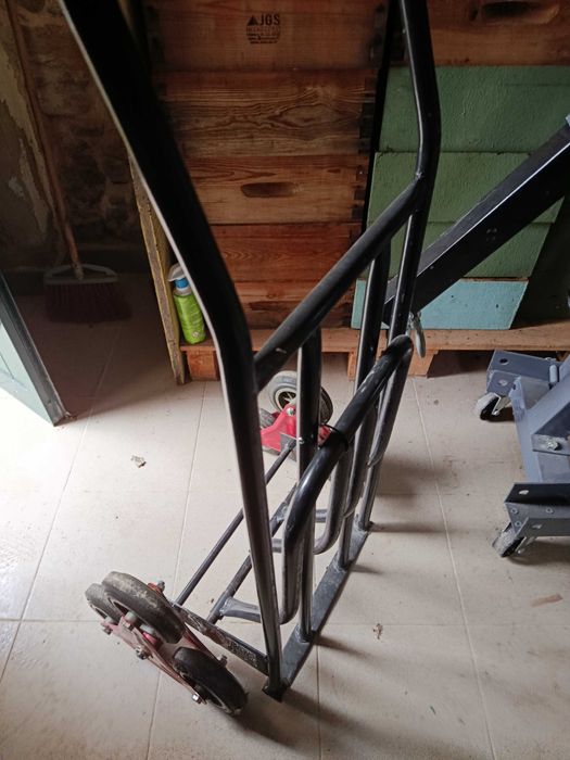 Descrição
Carrinho de carga 3 rodas
profissional
ideal para escadas.