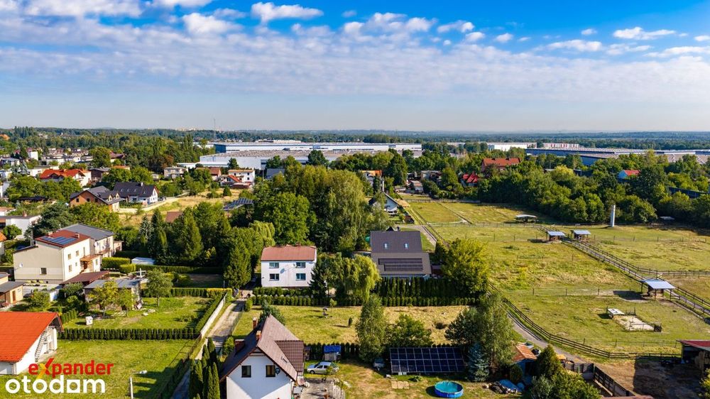 z wszystkimi mediami, obok nowych domów, 5 min- wjazd na Autostradę A4