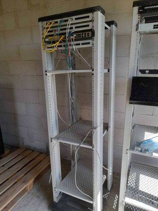 Szafa RACK stojąca