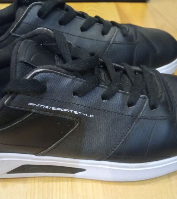 Продам мужские демисезонные кожаные кроссовки сникерсы лёгкие Anta