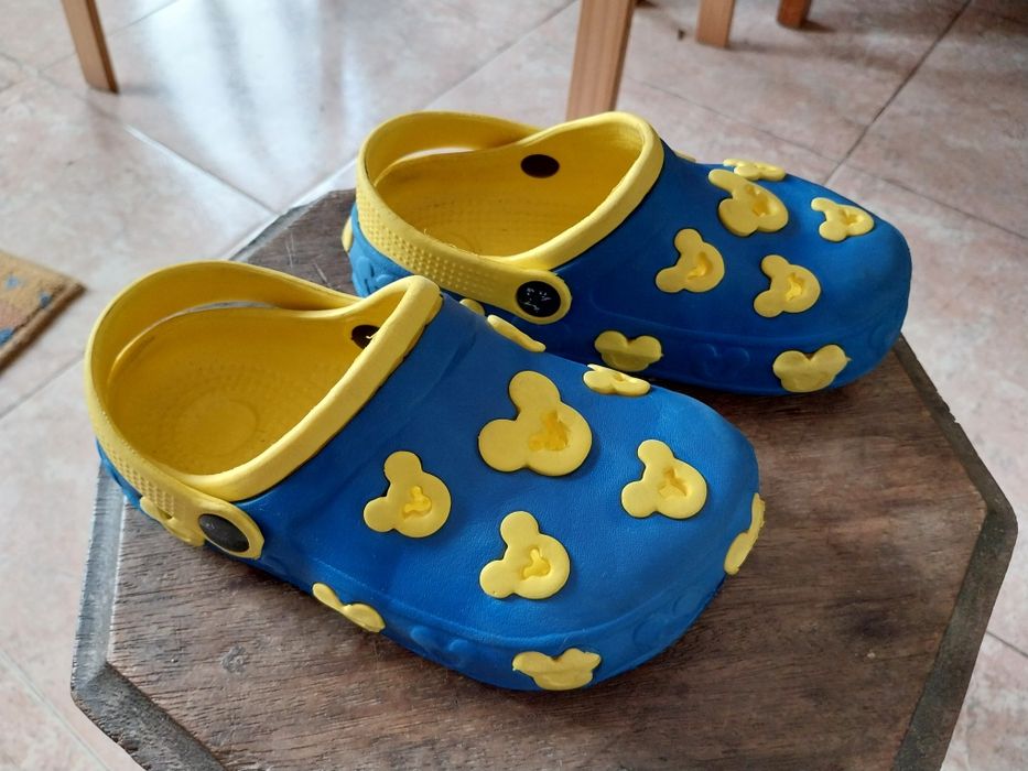 Crocs Mickey tam 28 (portes incluidos)