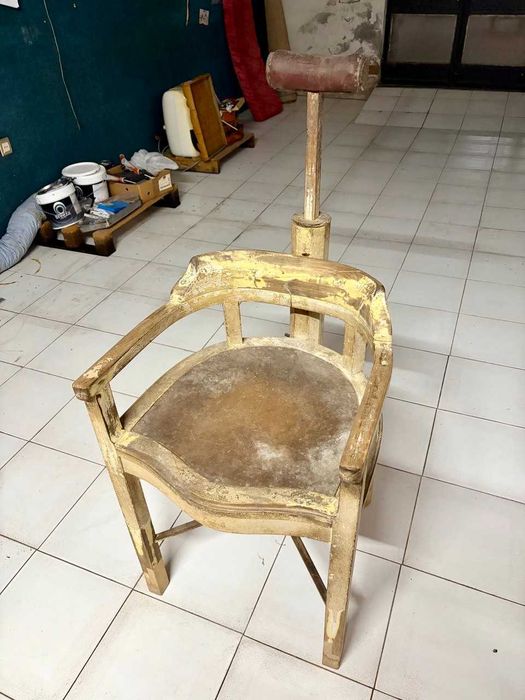 Cadeira de Barbeiro Antiga (Século XIX) - Peça de Coleção / Restauro