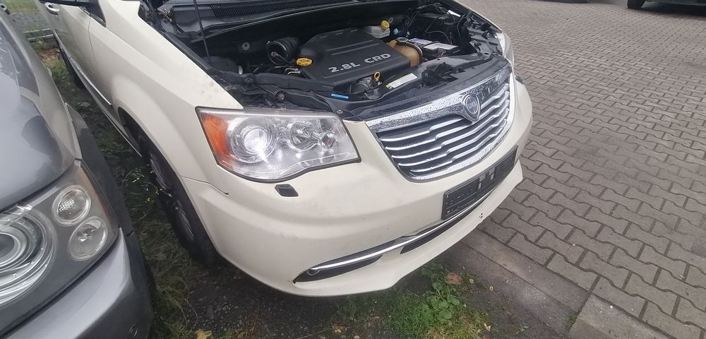 Przód Lancia Voyager 2.8CRD