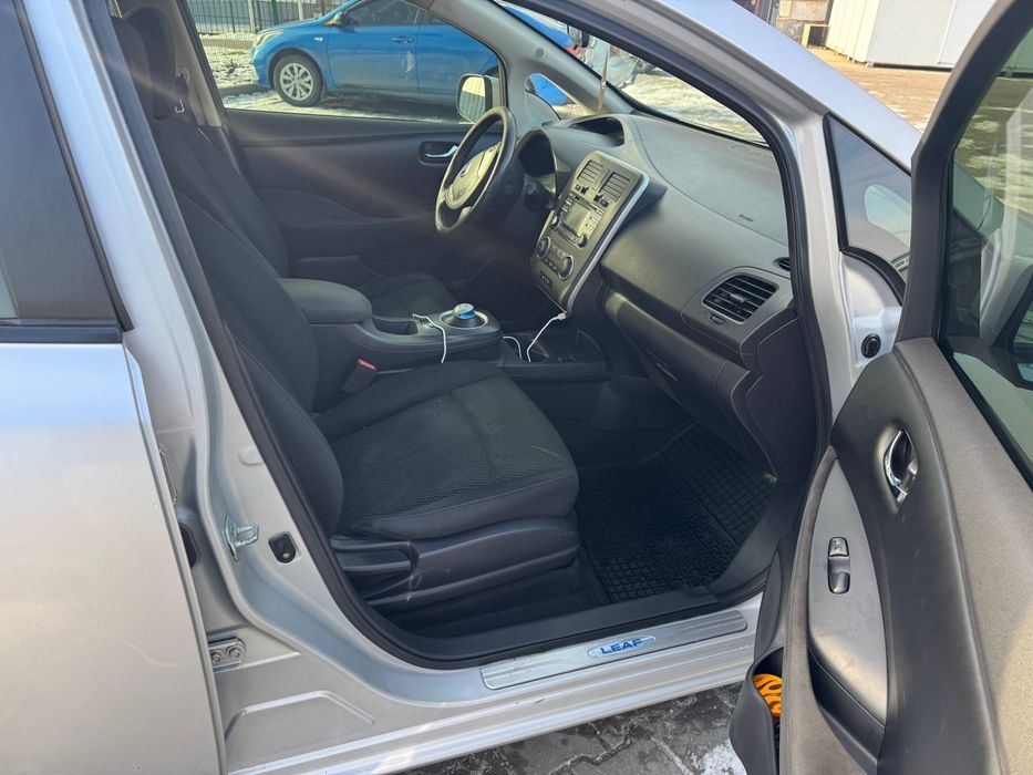 Продам Nissan leaf