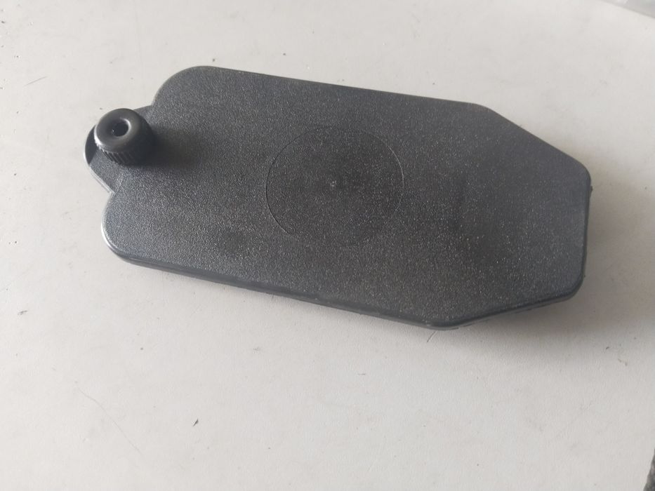 Romet pony motorynka pokrywa dekielek schowka + nakrętka czarna