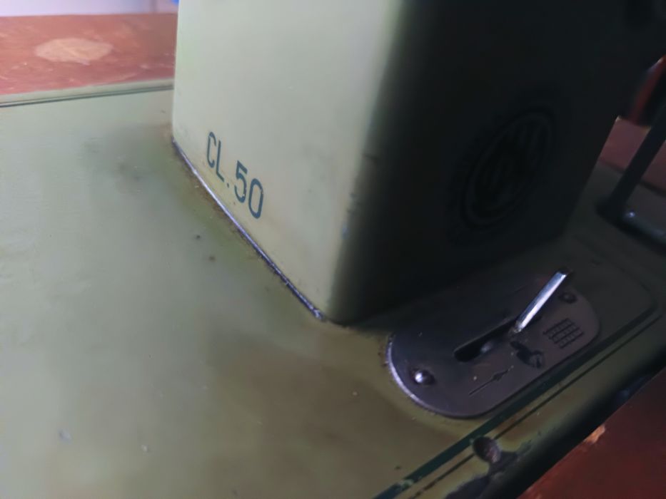 Máquina de Costura Oliva CL50 Vintage + Móvel
