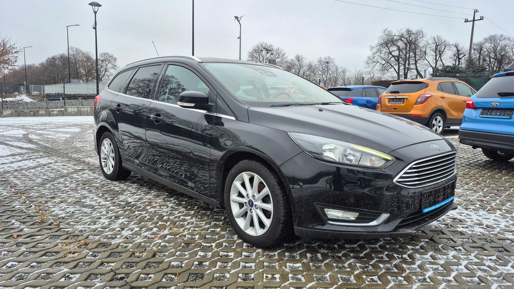 Ford Focus kombi bezwypadkowy  śliczny kolor
