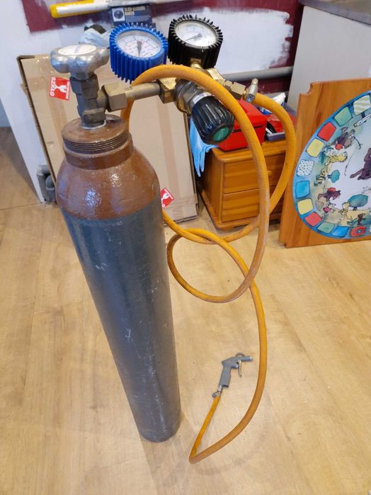 Duża butla Messer na hel + reduktor Messer