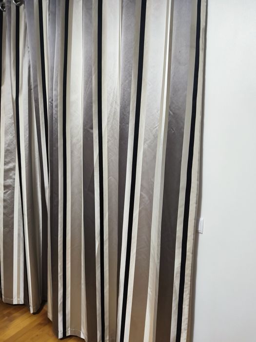 Vendo conjunto de cortinados e almofada do Gato preto