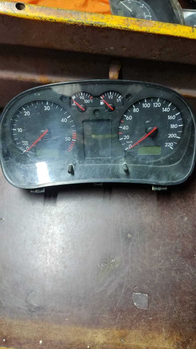 Щиток Golf 4 приборка