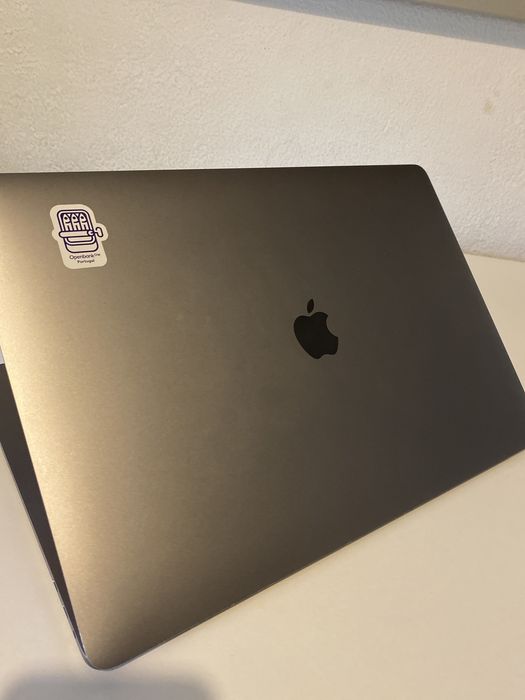 MacBook Pro 15 201764750890823939122