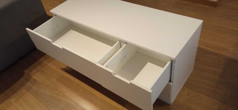 Cómoda NORDLI! com 4 gavetas, perfeito para um quarto :)