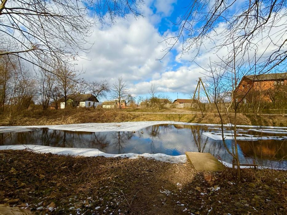 Затишна земельна ділянка під будинок в 17хв. від міста.
