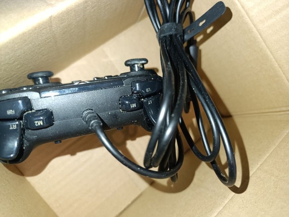 Razer Wolverine V2 - Przewodowy kontroler do gier dla Xbox Series X