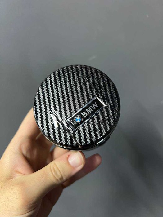 Автомобильная пепельница БМВ с подсветкой и карбоновой крышкой BMW